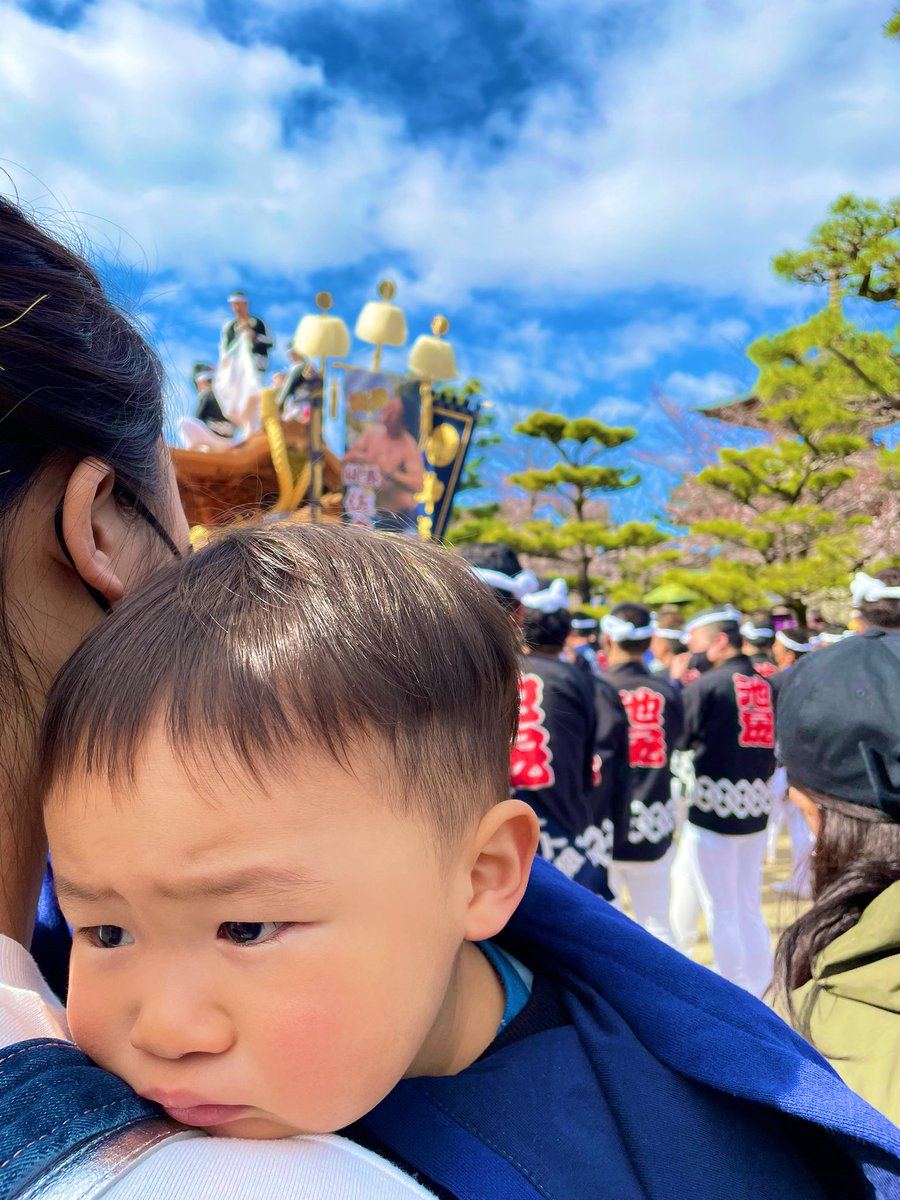 oreyan811's tweet photo. そう言えば息子産まれて1度も
祭り経験した事がないんか…
まだ鳴物の音で怖がる息子です。
ポロポロ涙😂

ちょっと怒ってるしっ！！笑

#池尻町　＃入魂式 https://t.co/DneYsZCLxi