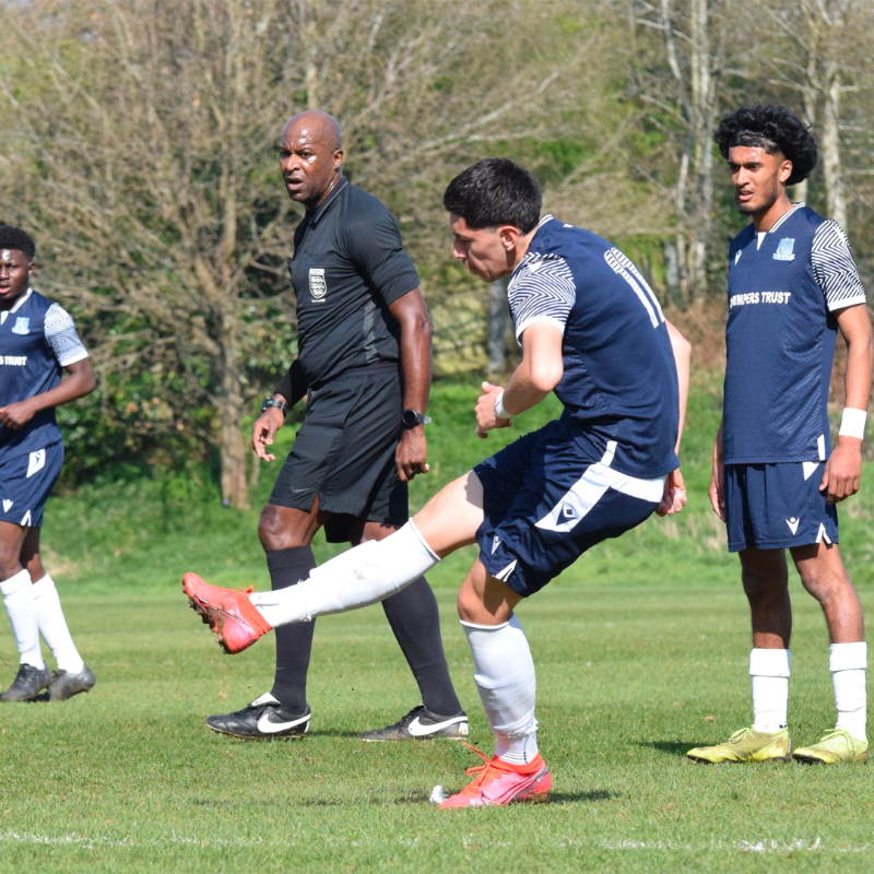 SUFCRootsHall's tweet photo. Southend United U18s returned to winning ways with a 2-1 success at Stevenage in EFL Youth Alliance Merit League One on Saturday morning 🔵

Read the report 👇
