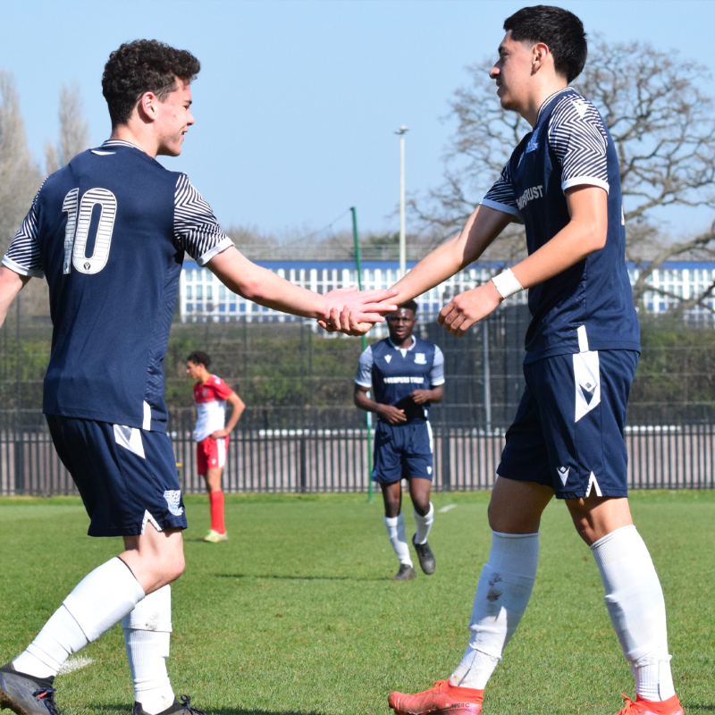 SUFCRootsHall's tweet photo. Southend United U18s returned to winning ways with a 2-1 success at Stevenage in EFL Youth Alliance Merit League One on Saturday morning 🔵

Read the report 👇