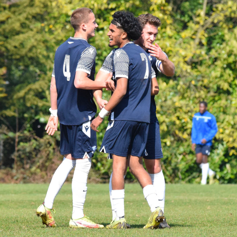 SUFCRootsHall's tweet photo. Southend United U18s returned to winning ways with a 2-1 success at Stevenage in EFL Youth Alliance Merit League One on Saturday morning 🔵

Read the report 👇
