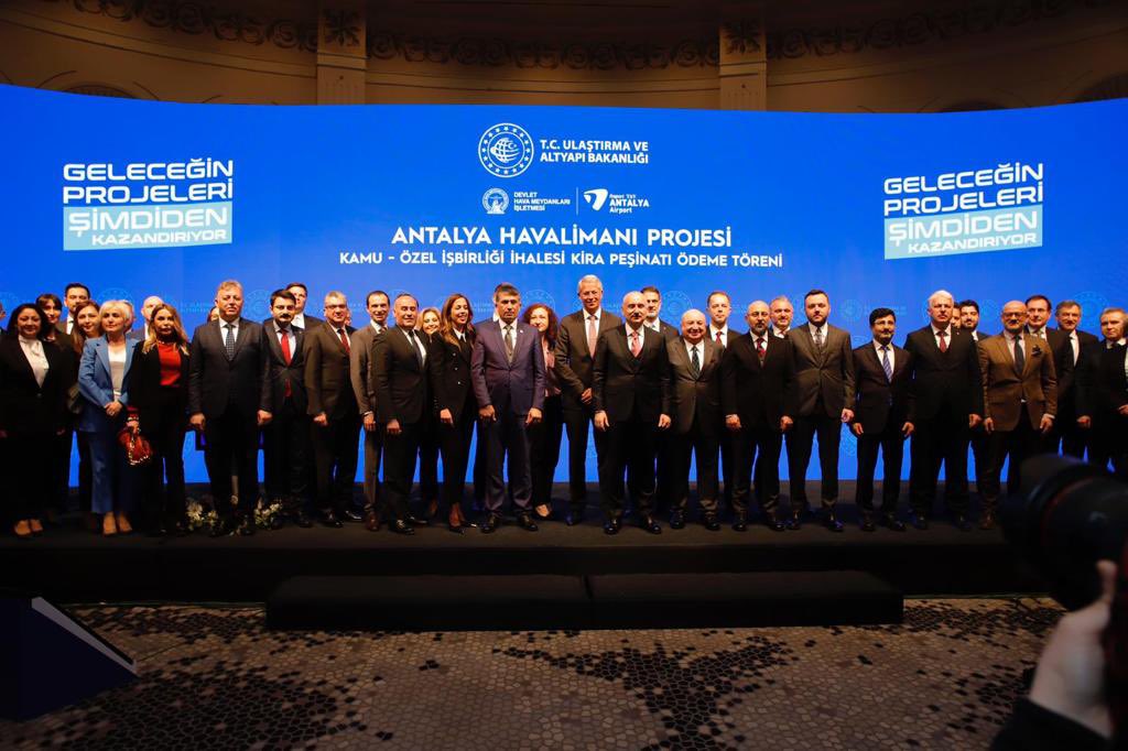 Sivil havacılığımız ve kuruluşumuz için büyük anlam ifade eden bu gururlu gün ülkemize ve milletimize hayırlı olsun. 🇹🇷

Sayın Cumhurbaşkanımızın Güçlü Türkiye'yi inşa ve ihya için gösterdiği hedefler doğrultusunda kararlılıkla çalışıyoruz!

#AntalyaHavalimanı