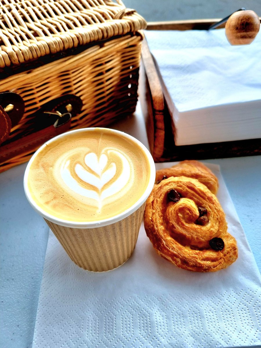 After a lovely spring weekend, we're back to drizzle and the cold. 🥶

So we're warming the staff up at Westbrook Primary School in Horsforth with fresh coffees and pastries this morning.☕

#staffroom #teacherlife #stafftreat #coffeelife #coffeegram