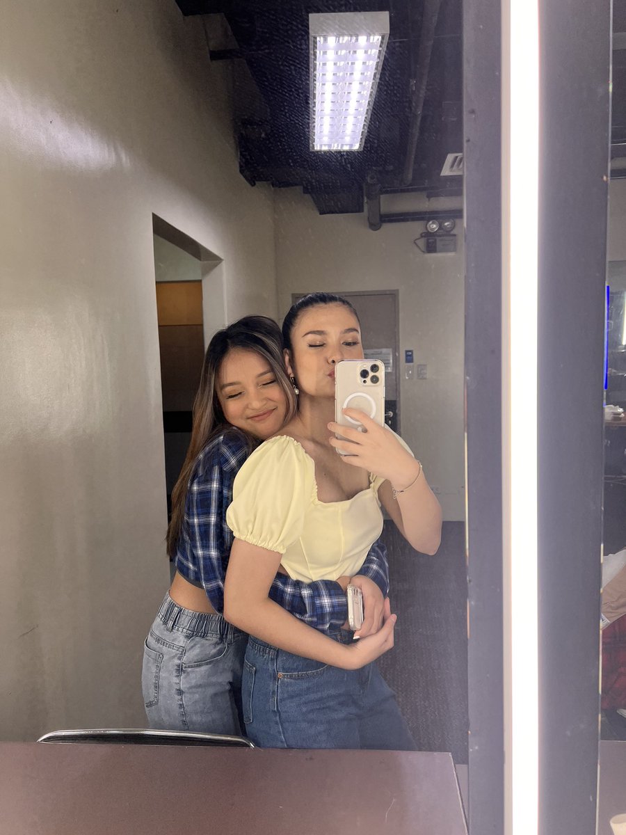 angela_edits16's tweet photo. this kind of friendship please

@anqelaken | @anjisalvacion | #AngelaKenIONTBOMV https://t.co/3aEXcVEyfx