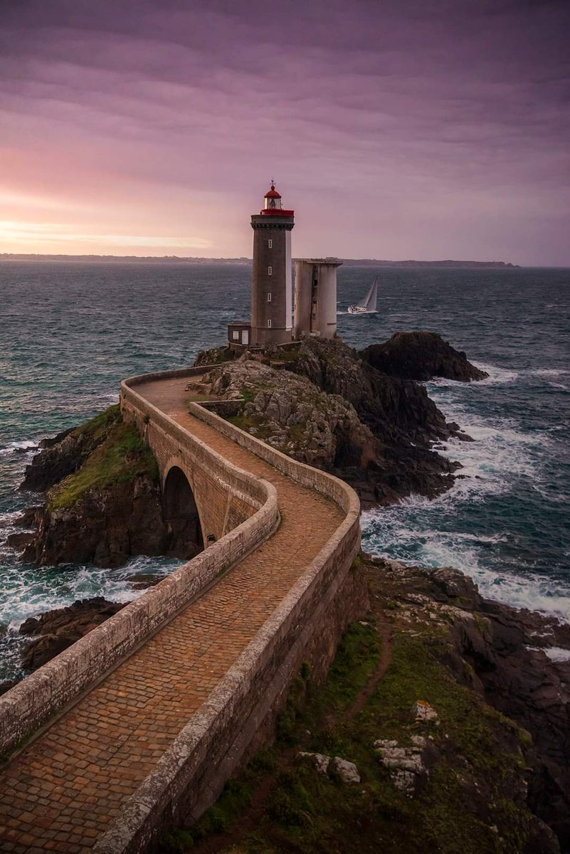 Plouzané, le phare du Petit Minou.
Les beaux jours arrivent, les sorties en mer vont être agréables !!