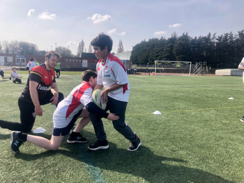 Coach Alex teaching the tackle! Thank you <a href="/LondonSkolarsRL/">LondonSkolarsRL</a> for the rugby coaching of our Year 7 - 10 students!