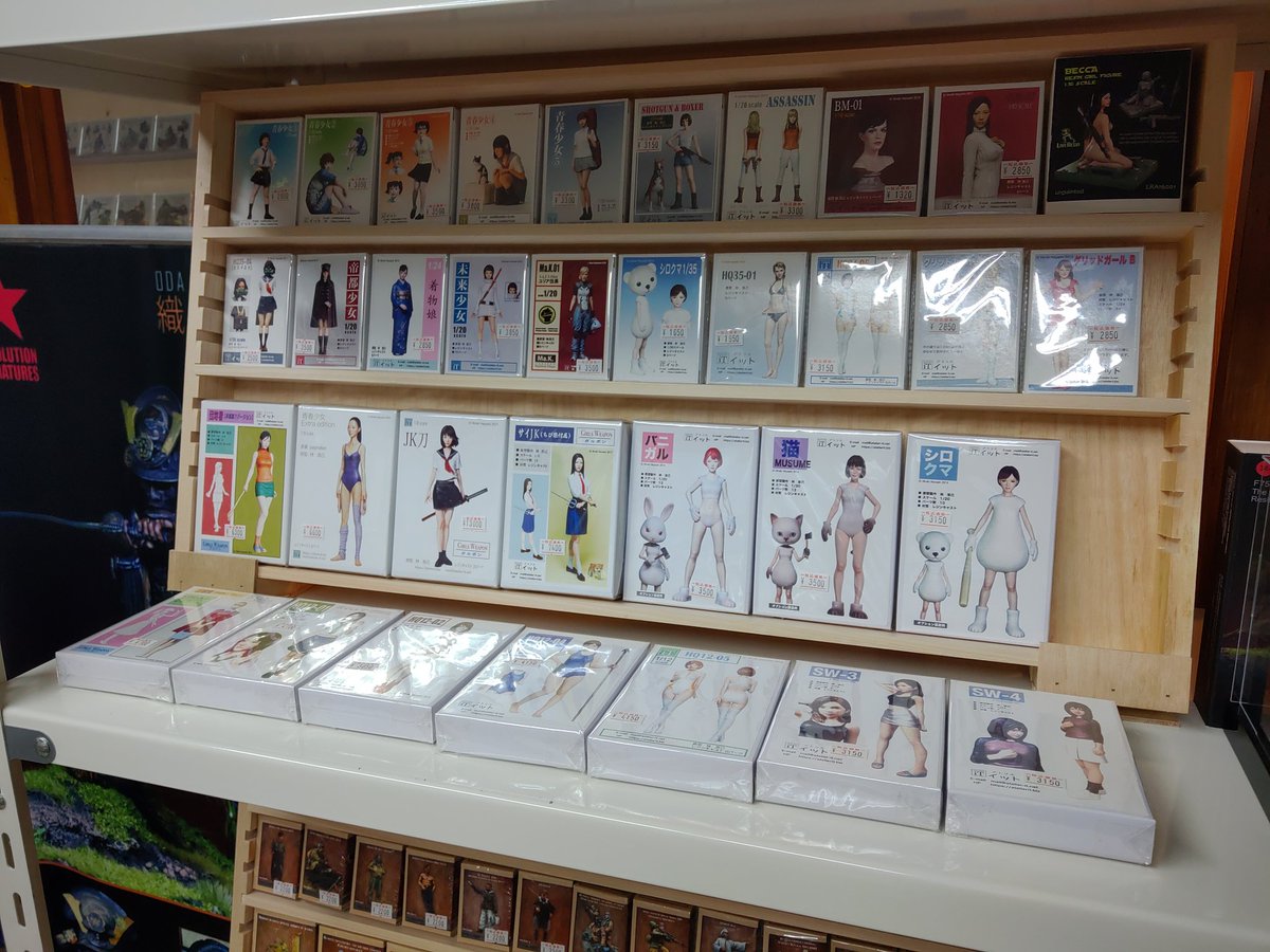 GE_netshopping's tweet photo. 入り口の棚を並べ替えて！

店舗情報:https://t.co/ImaFNkKJ5G
自社WEB:https://t.co/ACVFMlg3YZ

#ミリタリーフィギュア #ガレージキット #リアルフィギュア #アトリエイット #歴史フィギュア #模型 #プラモデル #プラモデル #プラモデル好きと繋がりたい https://t.co/xKaTOjqKbK