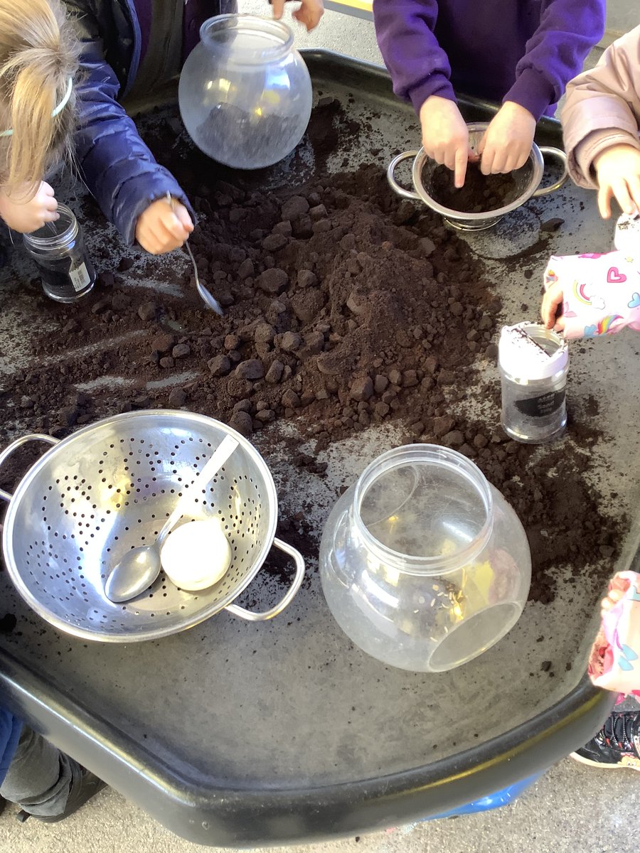 WoodvaleAcad's tweet photo. a new sensory experience for our nursery children outside, coffee grains #Recycle #newuse and it smells delicious https://t.co/IoSi4Tr4Zn