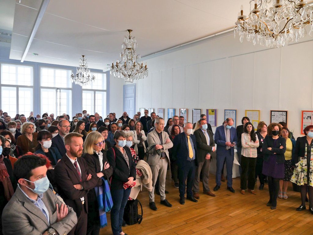 acbesancon's tweet photo. Égalité des chances et esprit d'équipe, deux mots qui ont résonné dans le discours de la nouvelle rectrice @RA_BFC @acbesancon @NathalieAlber15 devant les personnels à l'occasion de sa cérémonie de prise de fonction. https://t.co/lwIziGxHkI
