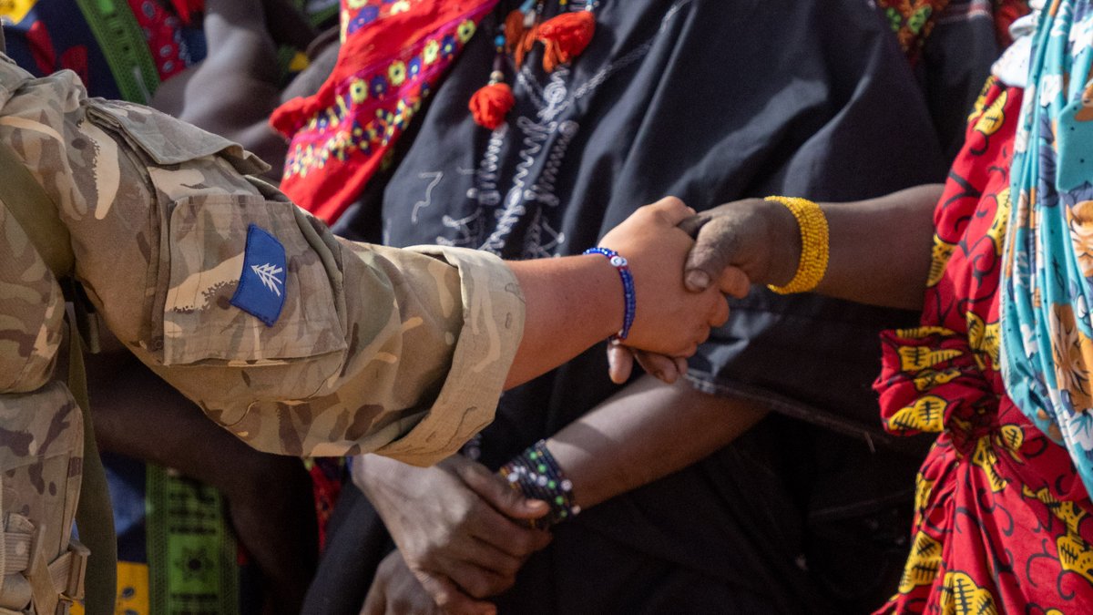CO_QDG's tweet photo. Building on the success of previous rotations, @TheWelshCavalry Task group have continued to employ a female engagement team to enhance our ability to understand #Mali and its culture. A thread… 1/8 https://t.co/1YvmKWYW1D