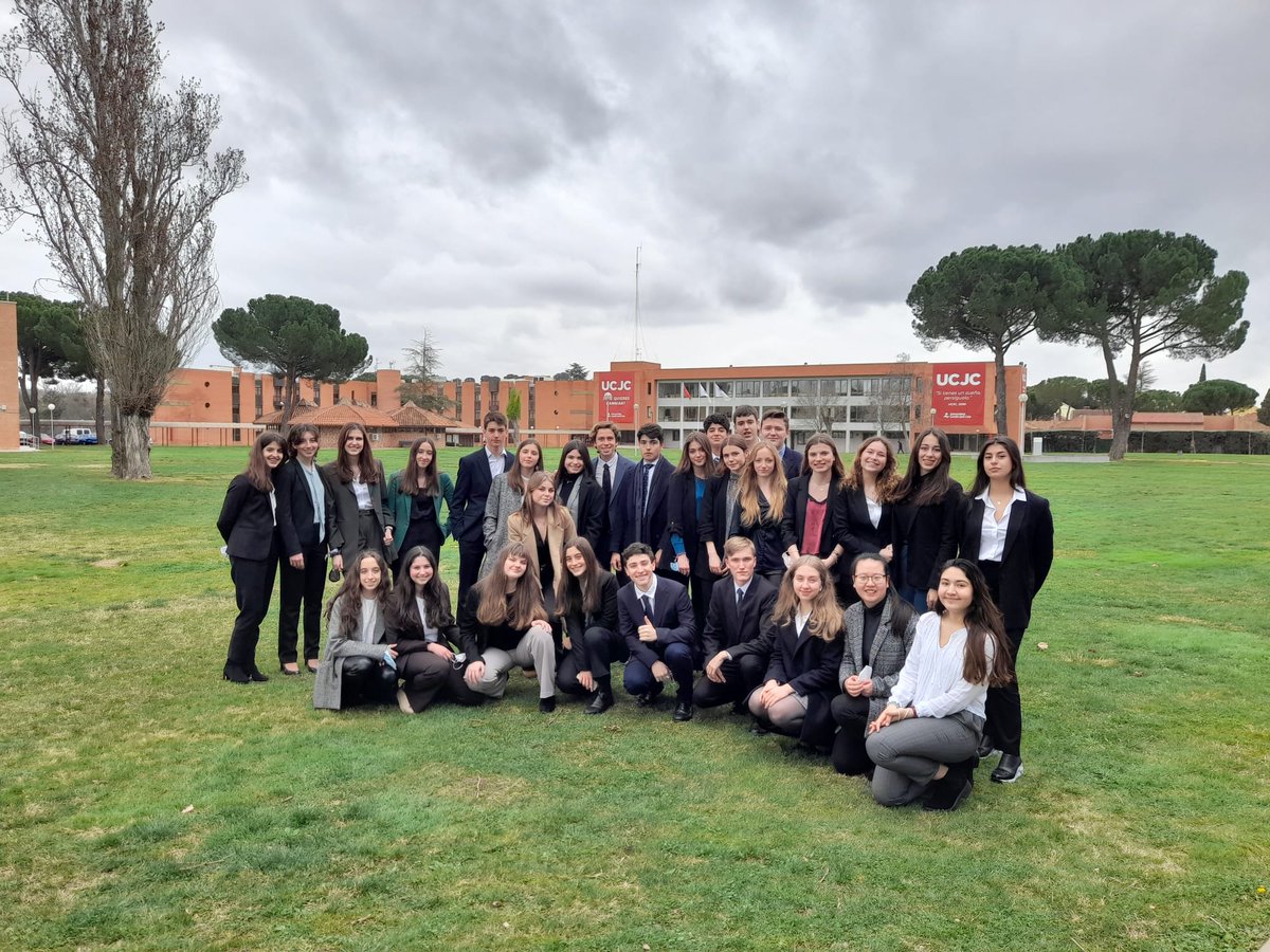 ColegioMirabal's tweet photo. Nuestro equipo de debate de español, campeón en la liga de debate de @CICAE_Educacion 🎉

350 alumnos de 33 colegios de España han participado en esta liga, organizada por CICAE y @universidadcjc. ¡Enhorabuena a nuestro equipo ganador y al resto de nuestros equipos participantes! https://t.co/kkXbvJHQoA