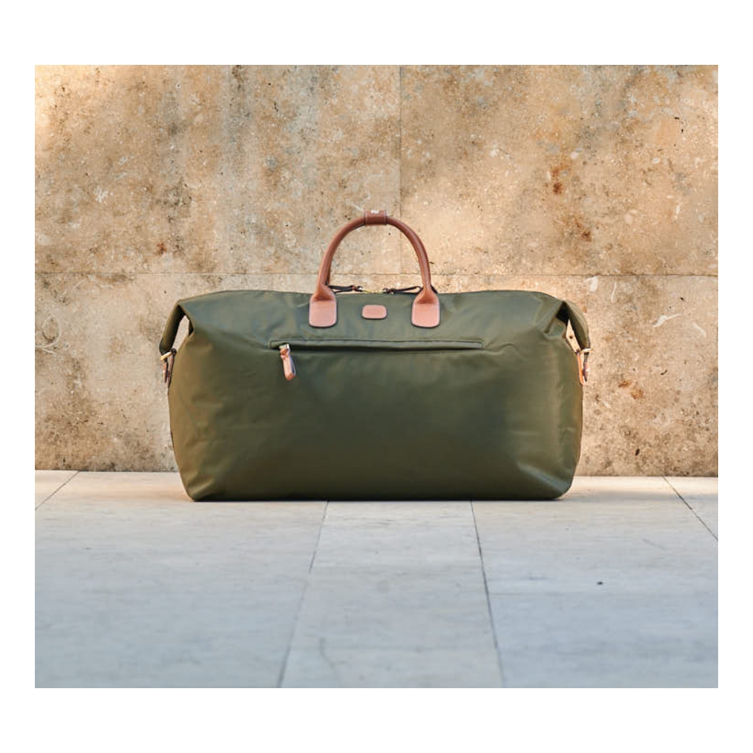 bricsmilanome's tweet image. What should not be missing in your backpack for a long day in the city?
📱Phone
📷 Camera
💄 Beauty kit
🕶️ Sunglasses

Discover more ➡️ bit.ly/Xcollection-eu

#bricsmilano #itravelbrics #XCollection #craftmanship #madeinitaly #italianhandcraft  #summer #blue @DFCdubai