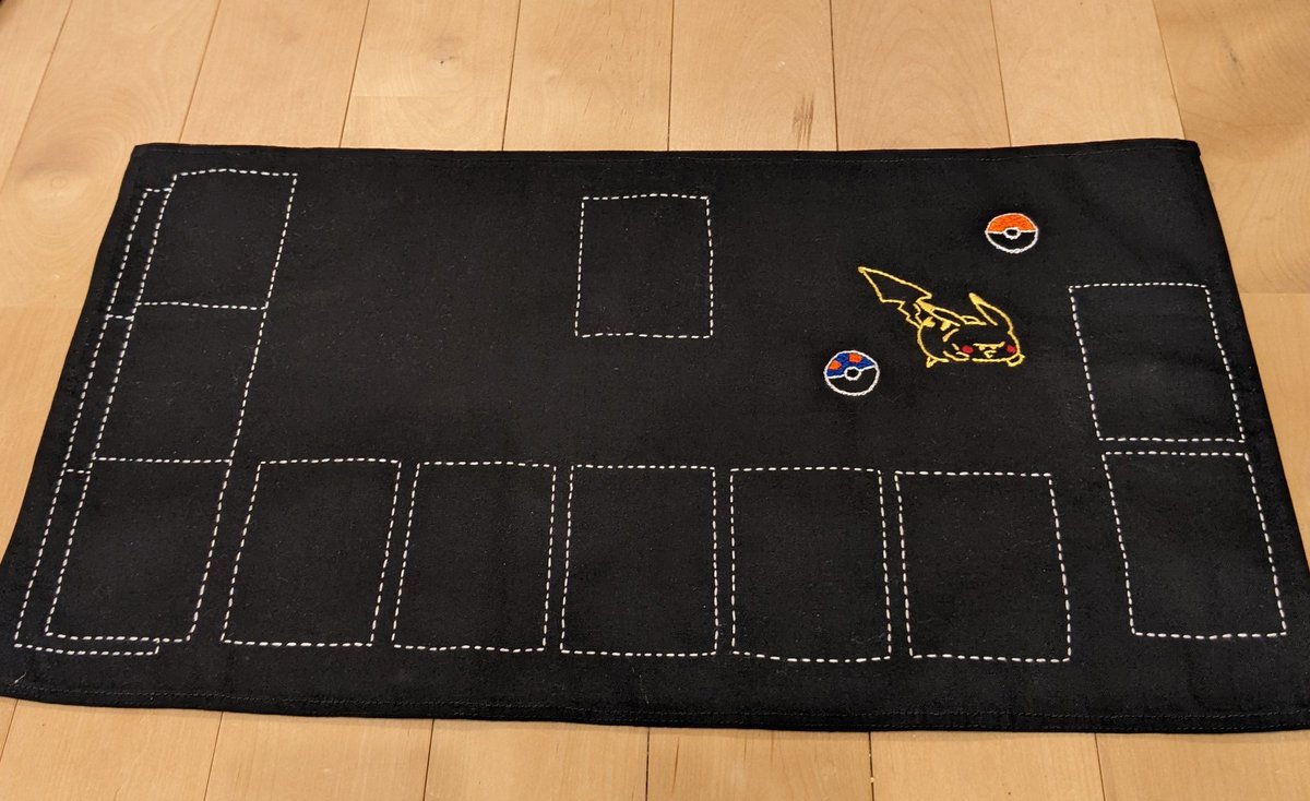 プレイマットは手作りです。 ちゃんとしたやつは、バトルの賞品で