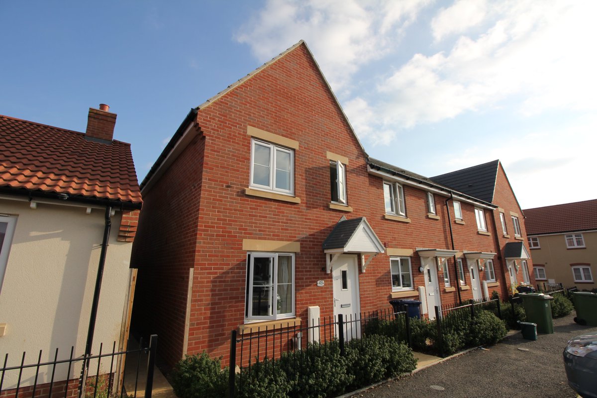 **To Let**

A well presented three bedroom family home located on the outskirts of Bishops Cleeve and enjoying pretty views towards Cleeve Hill. 

For more information and/or to book a viewing, please call our Lettings Team on 01242 386586

#villagelife #tolet #tenants
