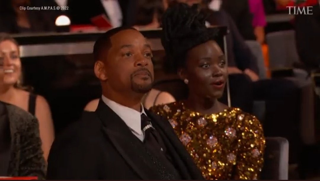 MissingLuci's tweet photo. Will smith at Oscar:

First he laughed then he laughent https://t.co/xjmFkq7Vzm