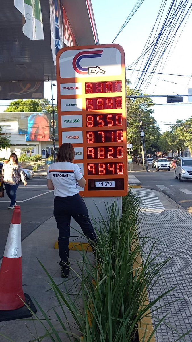 El tablero no daba para una cifra tan alta y se tuvo que pegar un papel