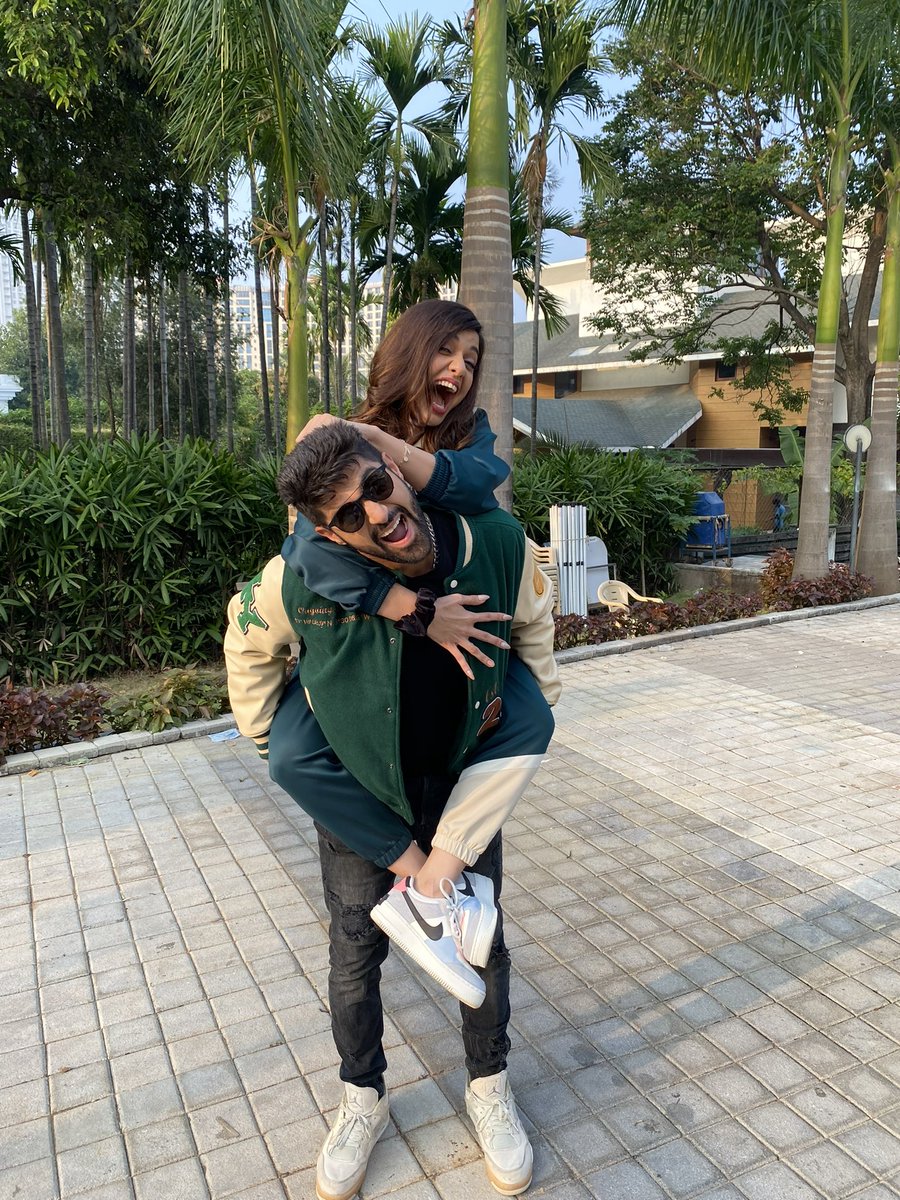 Divyakitweet's tweet photo. Kya #kahar dhaa rahe hoooo???!!!
Can’t decide if that’s Tanuj- Divya or Kabir-Harleen bond !!
I think ABHAY knows it !
#abhay3 coming soon on @zee5
#tanujvirvani https://t.co/8LGgQCdiiA
