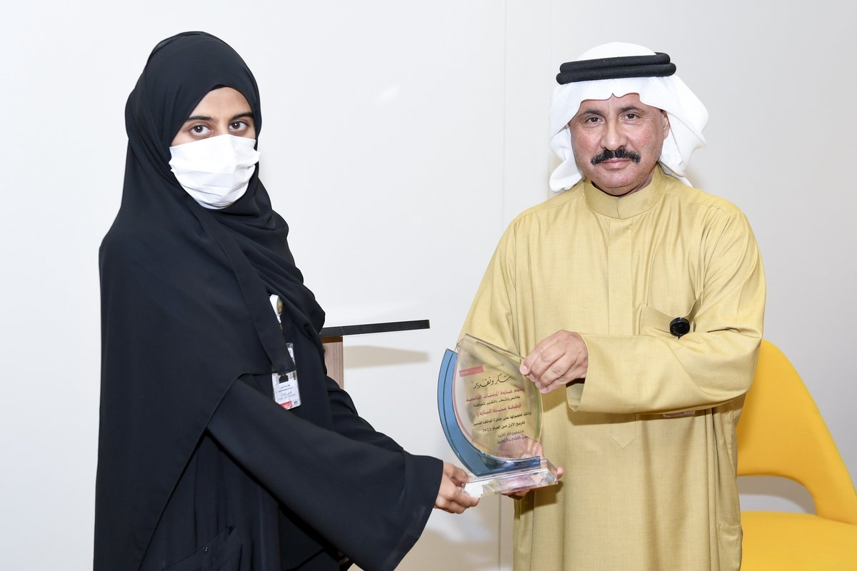 uaeu_libraries's tweet photo. The UAEU Libraries held a ceremony honoring the distinguished employee for the first quarter of 2022. The Director, Dr. Hamad Bin Seray, honored Ms. Latifa Mohammed Al Neyadi from Engagement and User Services department as the distinguished employee https://t.co/pOQyBjLPQ7
