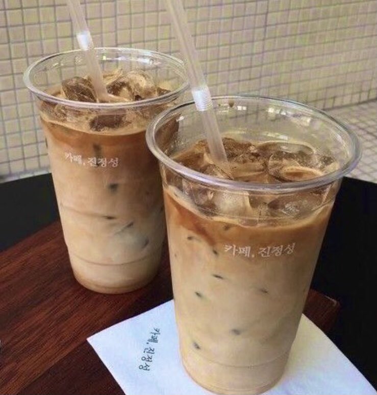 aestheticspost_'s tweet photo. Iced coffee https://t.co/YIb59McOx3