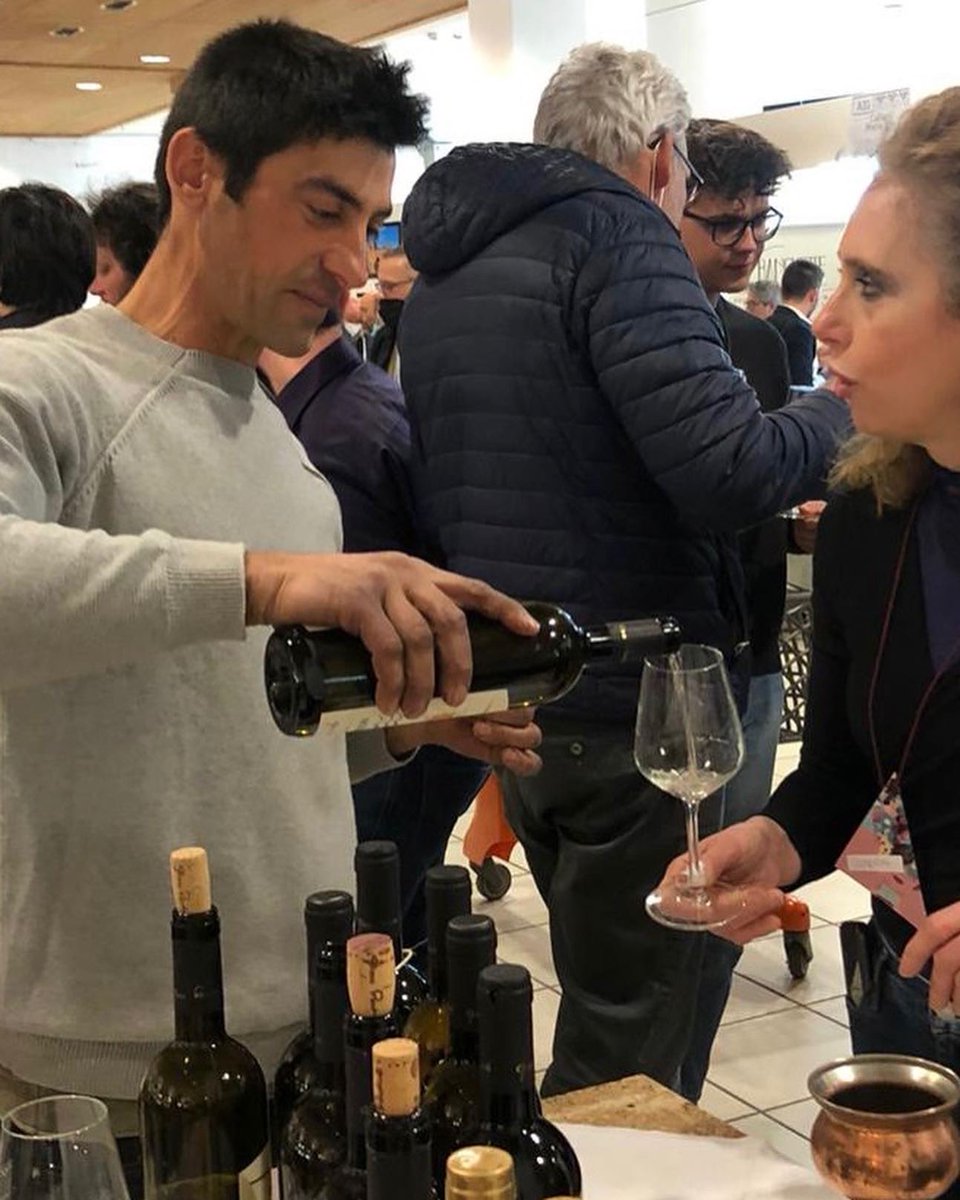 missaglia_sara's tweet photo. La Nosiola e il Vino Santo del Trentino. Qui con Marco Pedrotti e con la nosiola Gino Pedrotti 2004: sembra incredibile, una gioventù straordinaria, la piacevolezza dell’appassimento unita a rara freschezza.
Per saperne di più: https://t.co/mhpBnNbb8C.
.
#nosiola #vinosanto #WoW https://t.co/2sccllAPlJ