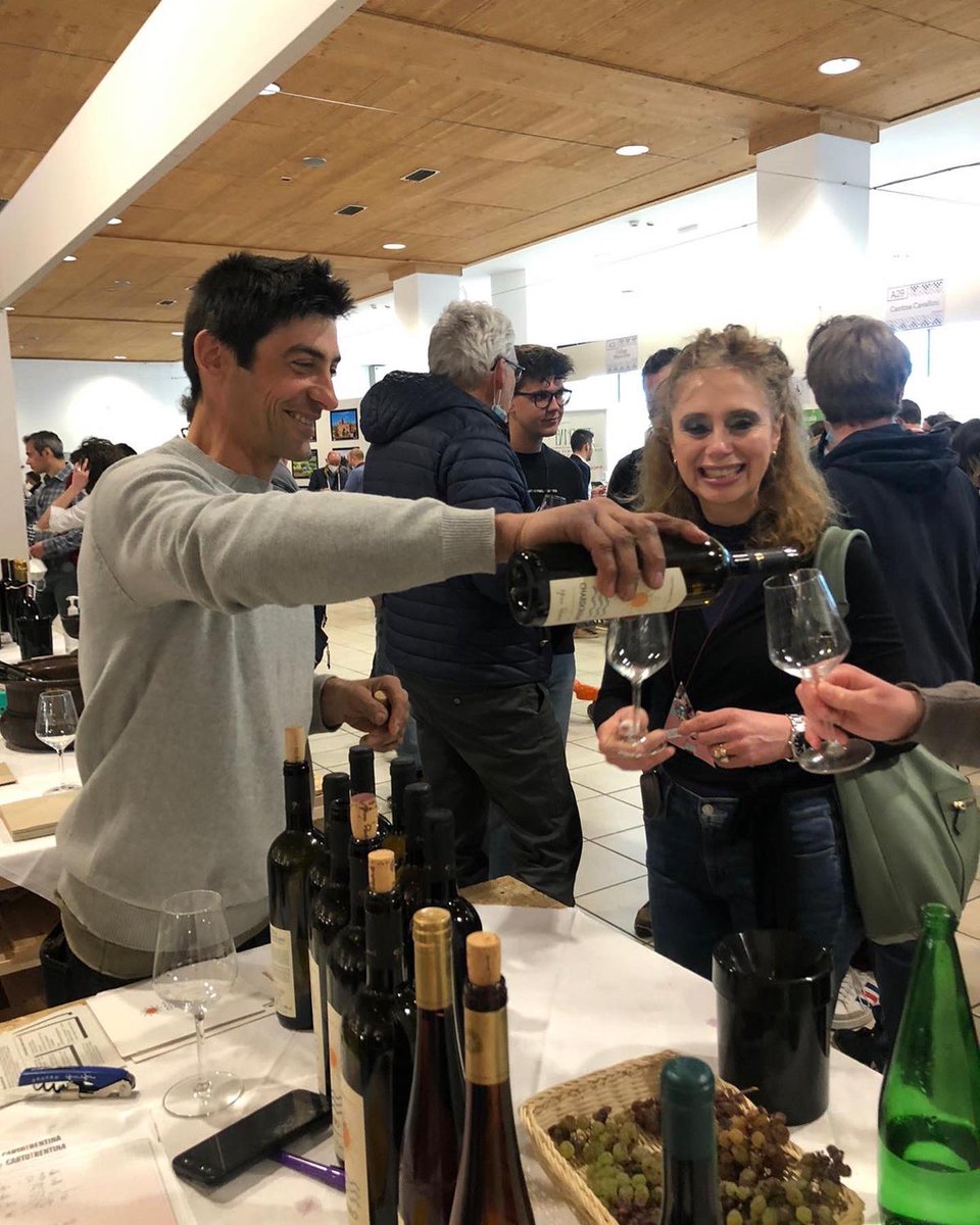 missaglia_sara's tweet photo. La Nosiola e il Vino Santo del Trentino. Qui con Marco Pedrotti e con la nosiola Gino Pedrotti 2004: sembra incredibile, una gioventù straordinaria, la piacevolezza dell’appassimento unita a rara freschezza.
Per saperne di più: https://t.co/mhpBnNbb8C.
.
#nosiola #vinosanto #WoW https://t.co/2sccllAPlJ