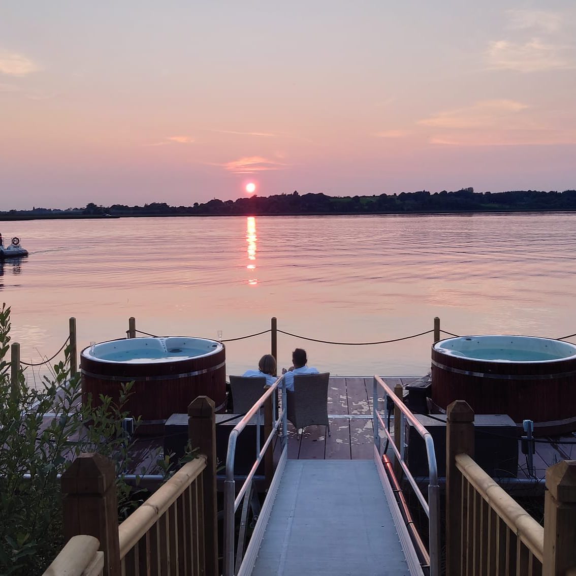 We couldn’t think of a better way to spend the longer evenings than soaking in a jacuzzi by the water at <a href="/Wineport_Lodge/">Wineport Lodge</a> 🧘

Discover #LoughRee and surrounding areas here: bit.ly/3N6yZrn

📸 wineport_lodge [IG]

#KeepDiscovering
#IrelandsHiddenHeartlands