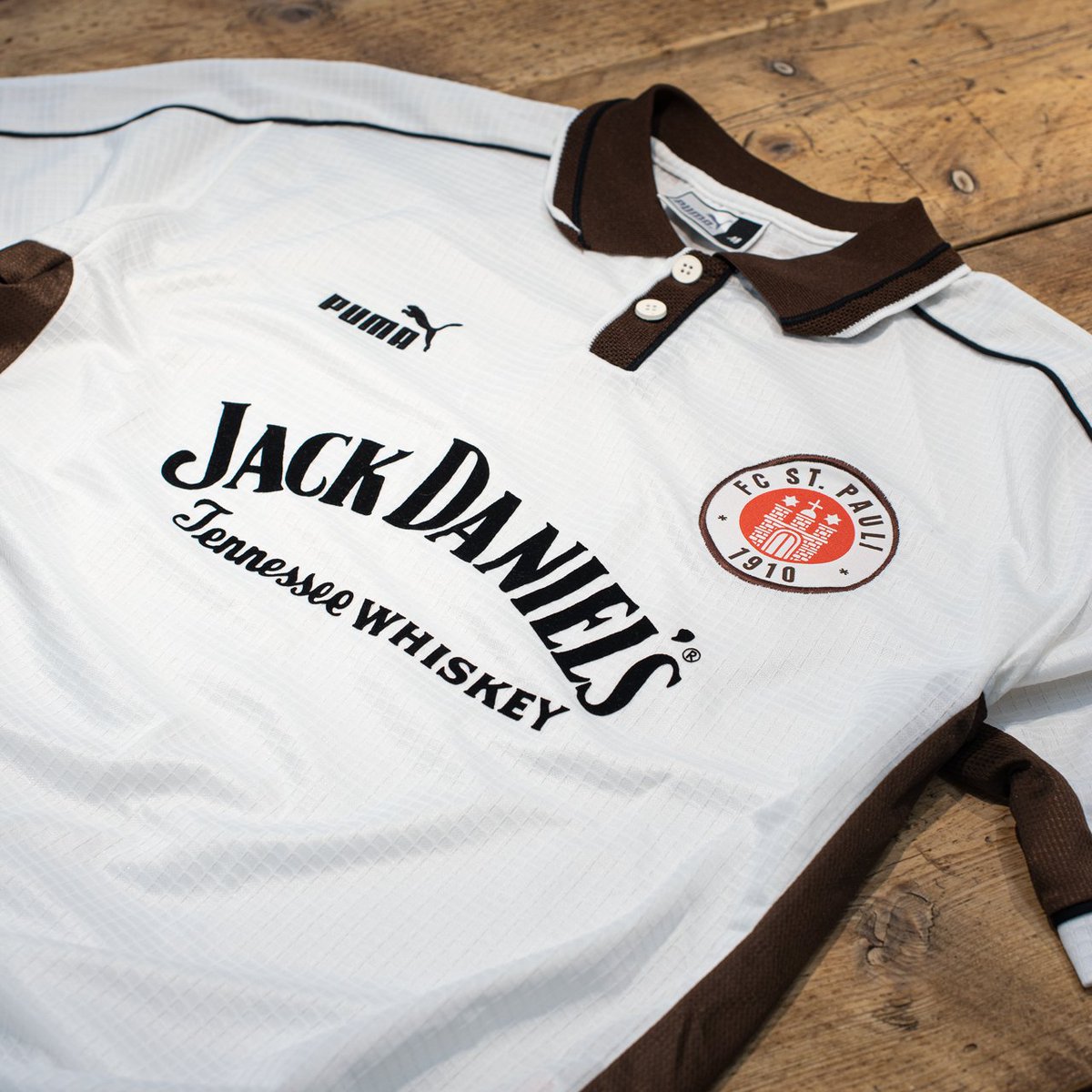 classicshirts's tweet photo. St. Pauli 1998 Away by Puma

That Jack Daniel's sponsor 🤩 https://t.co/GBo1dfo9nU