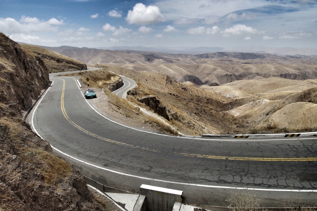 DetourRoadtrips's tweet photo. Automotive adventurer Ben Coombs @Pub2Pub_Ben is best known for his amazing 27,000-mile Pub2Pub drive in a #TVR.⁠
⁠
Along the way he found his Favourite Detour in Peru.⁠
⁠
Full story at https://t.co/oyj7nsOfMd
⁠
📷 Ben Coombs

#detour #roadtrip #epicdrive https://t.co/lqvQRZmlbf