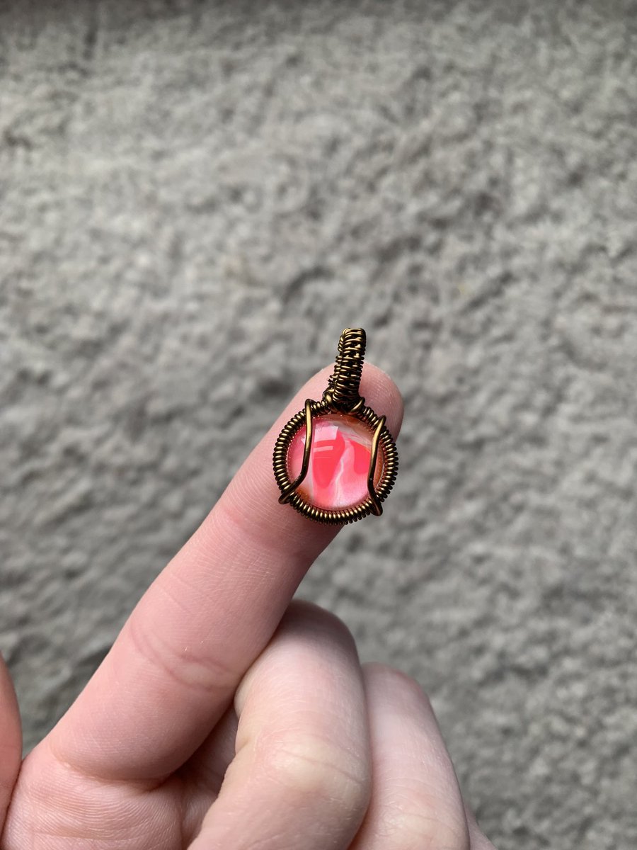 another mini pendant! this one is available now :)

artbysamantha.bigcartel.com/products