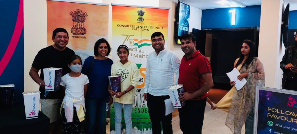 IndiainCapeTown's tweet photo. Special screening of the movie 'RRR' organized by the Consulate General of India Cape Town.

@MEAIndia @hci_pretoria @CineCentre 
#AzadiKaAmritMahotsav https://t.co/HcJE6ISJU9