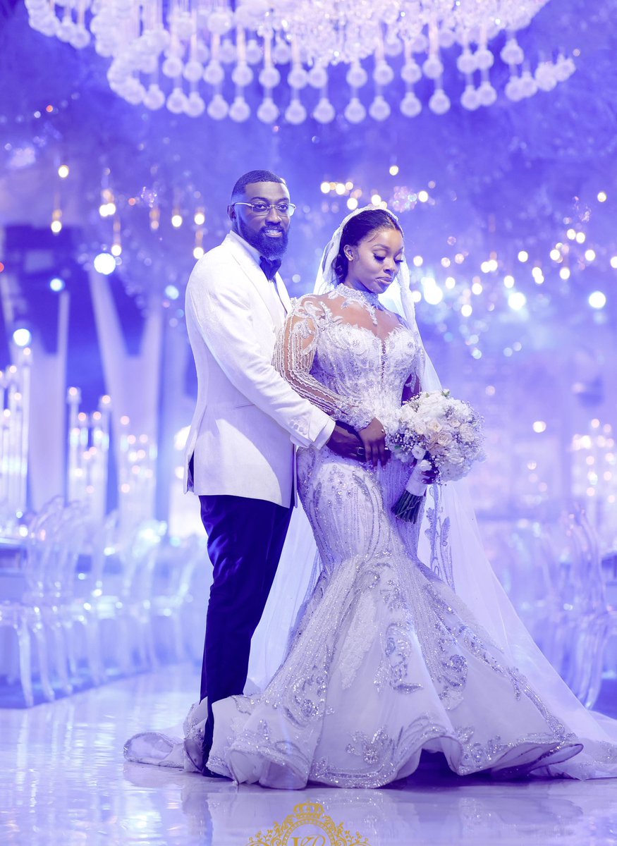legendbespoke's tweet photo. A fine paisley off-white Tux jacket and a hopsack blank pants from @legendbespoke for such a beautiful occasion.
Congratulations @kojojonesmensah #KojoJones 🎊 Kojo and Raychel #TheJonesBond22

#LegendBespoke
#Legendsuits https://t.co/Aifi0C8rXq