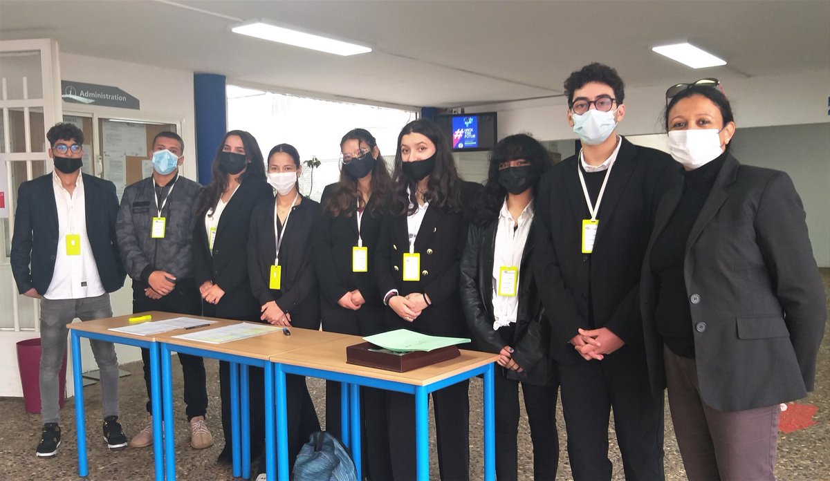Un grand bravo à nos élèves de seconde pro et à leur enseignante, mobilisés samedi matin pour l'accueil des professionnels qui participaient à nos rencontres métiers à destination des élèves de troisième des trois collèges du pôle <a href="/aefeinfo/">AEFE</a> de Rabat-Kénitra #orientation