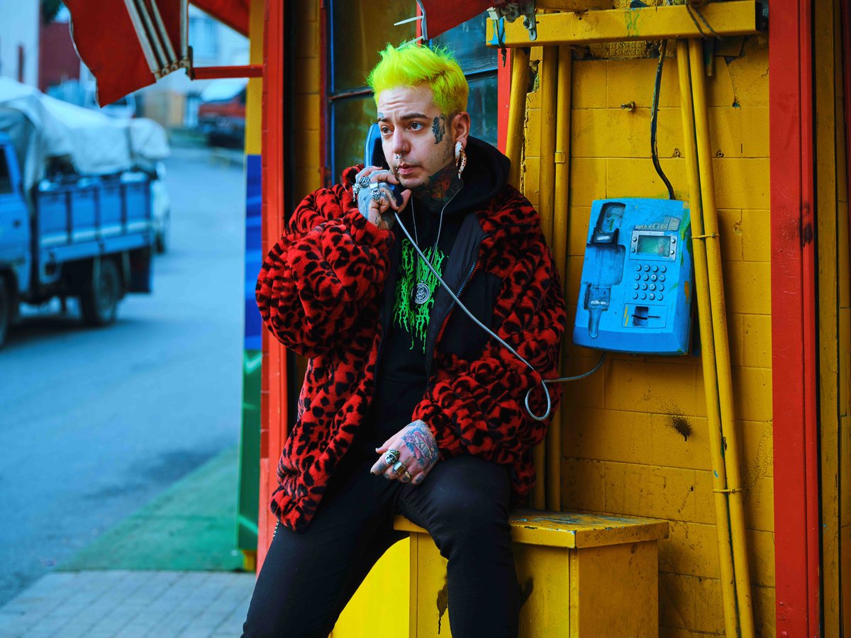 Elektronik, indie, rock, punk ve alaturkadan beslenerek kendi tarzını oluşturduğu 8 şarkılık ilk solo albümü AHLAKEN ALÇAK'la karşınızda Can Temiz! 👏 <a href="/Baycantemiz/">Can Temiz</a> spoti.fi/3qHJHuY