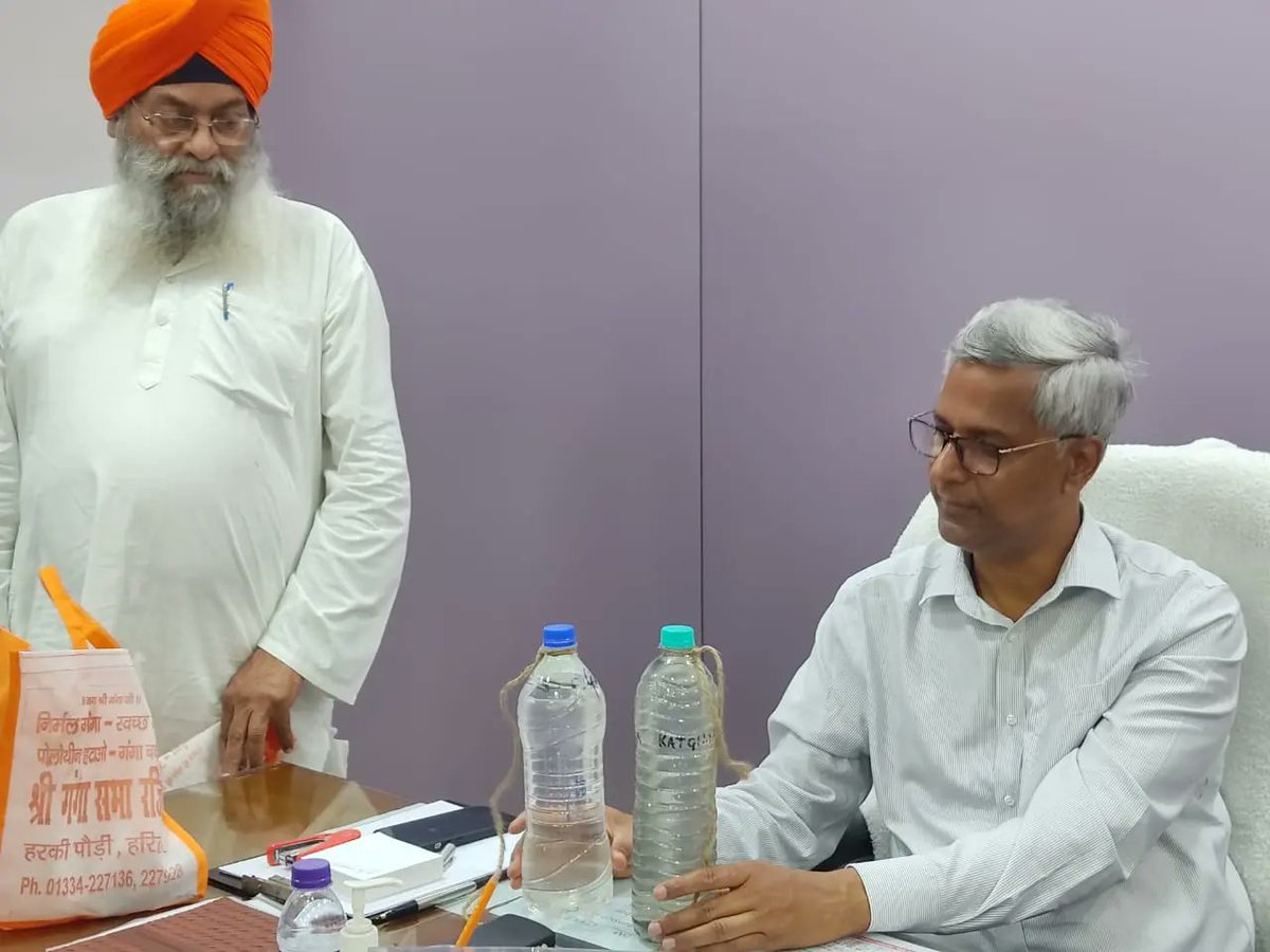 parivartantheng's tweet photo. After successfully completing #160KmsCycleYatra from #MoradabadtoHaridwar, the team met @DMMoradabad and City Magistrate for showcasing of the water samples for taking necessary actions to conserve Ramganga.

@CMOfficeUP @jaljeevan_
@InfoDeptUP @myogioffice https://t.co/HYBf0z3sLf