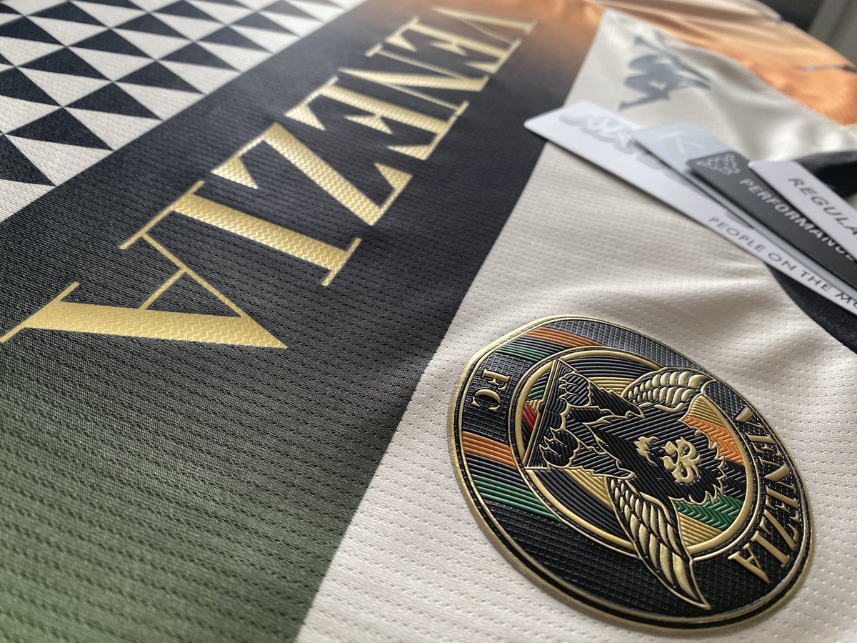 Jimvincible's tweet photo. Look what just arrived from @classicshirts. This has to be my favourite shirt of the season, without question 🥰 https://t.co/qzu11zhky4