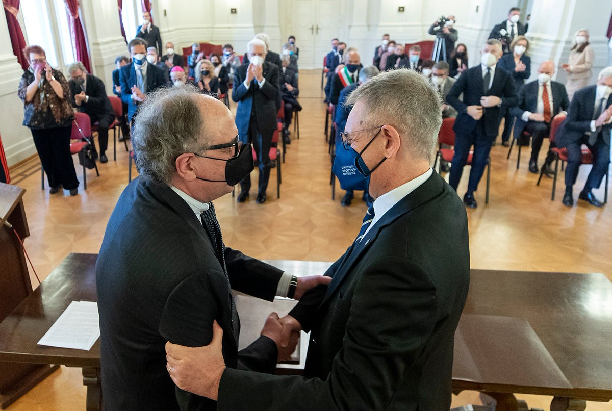 Narodni dom v Trstu je spet slovenski!!!