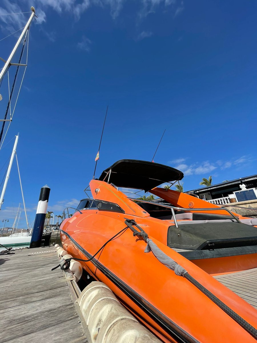 You won't get into trouble with your other half for staring at this curvy model....😂🚤 #whiteisboring #quantum #charter #sailing #puertocalero #lanzarote #holidays #summer #holiday #orange #private #luxury #life #hospitality #luxurylifestyle #sunshine