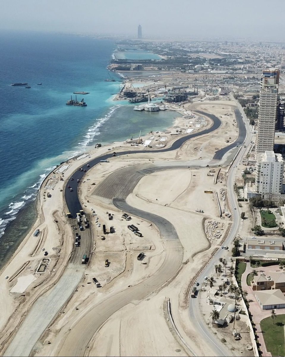 AlBodda's tweet image. #جدة_الأن 2022.                2021