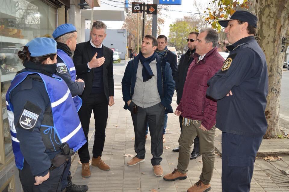 New article with <a href="/prestevez/">Patricio R Estevez-Soto</a> <a href="/gpezzuchi/">Gaston Pezzuchi</a> <a href="/RSerranoBerthet/">Rodrigo Serrano-Berthet</a> Evaluation of hot spot policing Argentina. Dedicated to the memory of Oscar Terminiello <a href="/LaPlataMLP/">Municipalidad de La Plata</a> who died of Covid-19 in 2021 (pictured in maroon) journals.sagepub.com/doi/full/10.11… @SAGEcriminology <a href="/UCLCrimeScience/">UCL Crime Science</a> <a href="/JDI_LAC/">UCL JDI Latin America and Caribbean Unit</a> <a href="/el_BID/">Banco Interamericano de Desarrollo</a>