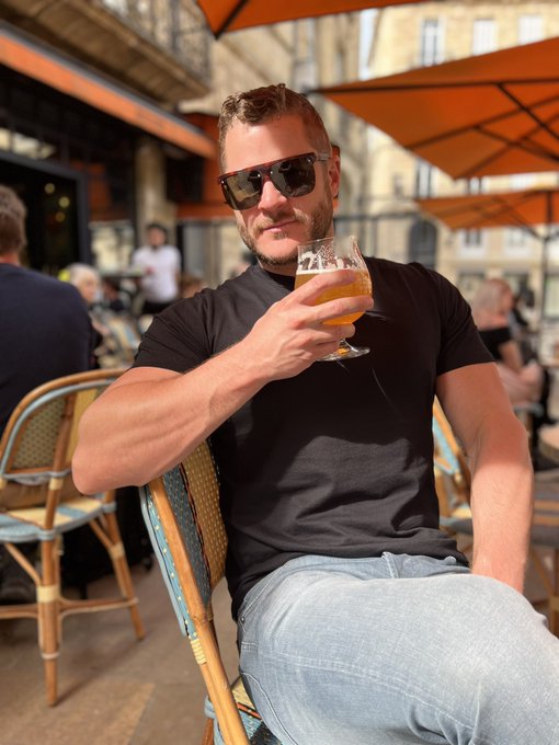 Beer in Bordeaux 🇫🇷 https://t.co/z7S26K73kz<a href="/tag/embraceyourbody"class="tags"><span>#embraceyourbody</span></a>