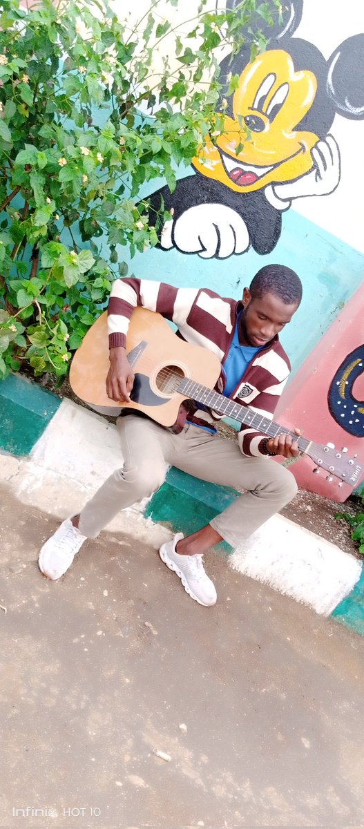 YankyFoundation's tweet image. Playing music is all I enjoy doing. How about you? ❤ #davidoreview