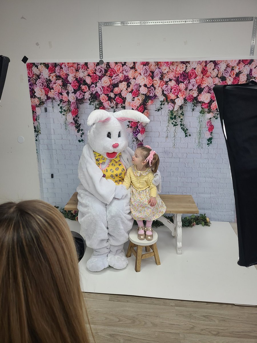 SQL412's tweet image. Easter bunny love 💜🙏🐰 #Easter #viliamarie #family