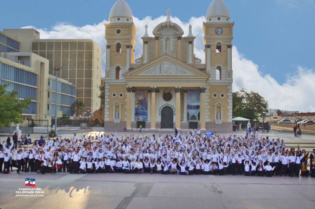 sculturazulia's tweet photo. JUNTOS
"LA ORQUESTA MÁS GRANDE DEL ZULIA"
💙🤍♥️
@elsistemazulia 
@cmjl.paz_nucleomcbocentro 
💙🤍♥️
Fotografías: @geral.gnz para @somosatarraya
💙🤍♥️
#SecretaríaDeCulturaZulia 
#GobernaciónDelEstadoZulia 
#ManuelRosalesGuerrero 
#Maracaibo 
#Zulia https://t.co/kENZG8Zvsb