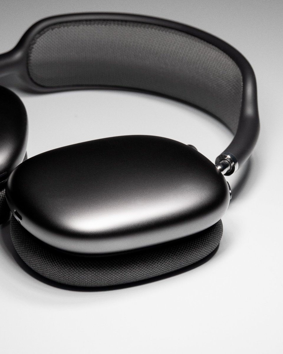 woodley_lozamma's tweet photo. The best airpods I’ve ever used. Be addicted to the quality of sound come from this #airpodsmax .
#spatialaudio #apple #airpodsmax #amazingsound https://t.co/PKWc38Lq2w