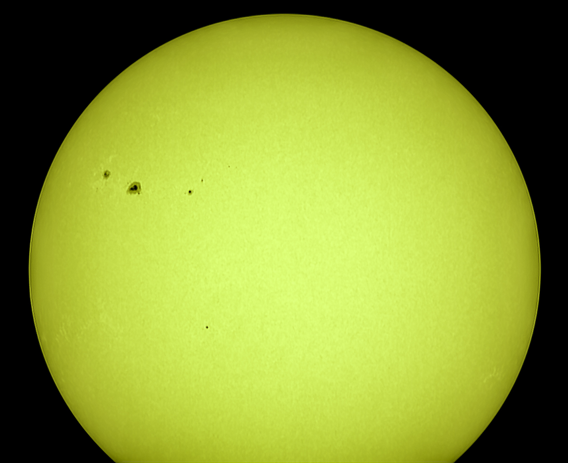 Spicey_Spiney's tweet photo. #Sun photos from 26th March 2022. #AR12975 &amp; #AR12976 in the NE. #ASI120MC camera. WL: William Optics 70mm refractor + #ThousandOaksglassfilter. H-alpha: #CoronadoPST. Full details on my Flickr page here: https://t.co/dYFwF6LOxw https://t.co/PIPZXkW3l8