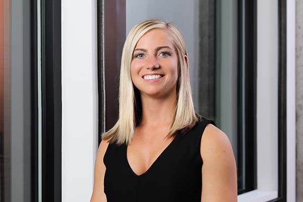 OEMBA's tweet image. Katie Gallagher, MBA ’21, has a new role at @Nike. She is now a strategy manager for Consumer Create, supporting the development &amp;amp; execution of the company’s global, long-term strategy. Nicely done, Katie! 💚💛🦆💚💛🦆

#OEMBAproud #class35 #careerjourney #OregonExecutiveMBA