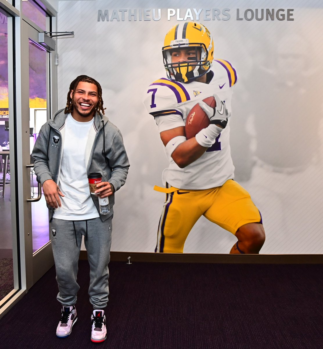 LSUfootball's tweet photo. Tyrann Mathieu’s generosity in creating an endowed scholarship plays a vital role in ensuring that current and future student-athletes have the opportunity to earn an LSU degree. https://t.co/zKHoN3FMsT