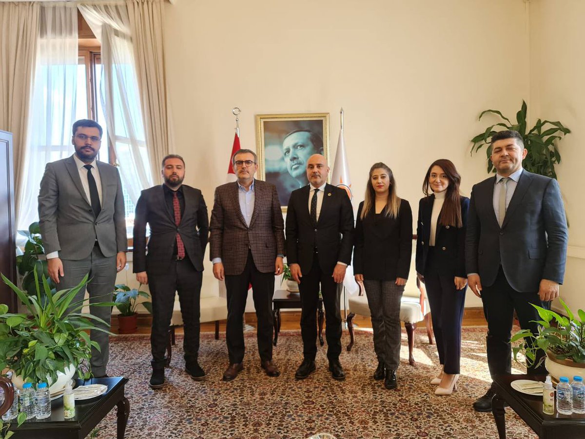 Kahramanmaraş Barosu Başkanı Sayın Muhammed Burak Gül ve yönetim kurulu üyelerini Gazi Meclis’imizde misafir ettik. Nazik ziyaretleri için kendilerine teşekkür ederim.