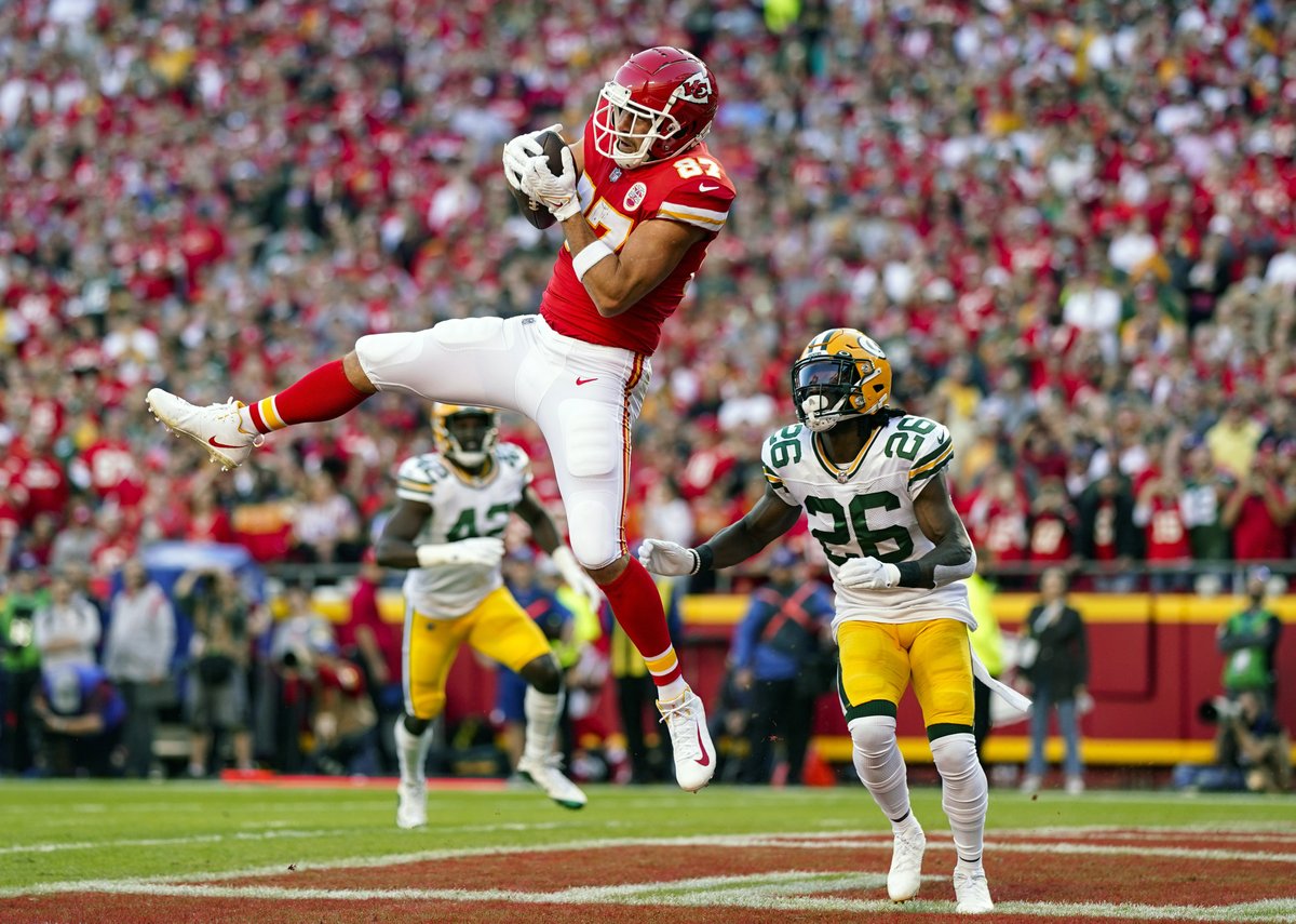 Travis Kelce since 2020:

🥇 251 catches (1st among TEs)
🥇 3,200 yards (1st)
🥇 1,427 yards after catch (1st)
🥇 26 TDs (1st)

We could keep going... TE1