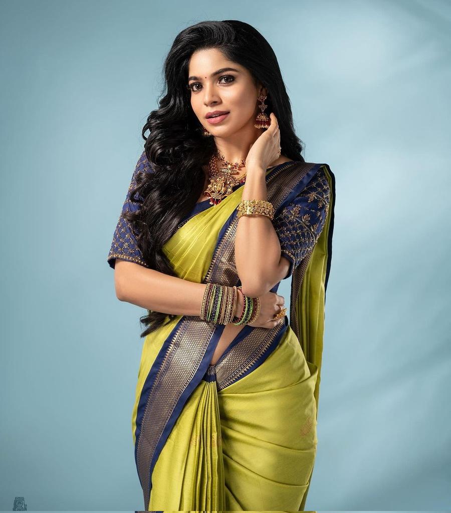 Bunparotta's tweet image. You may believe it or not but Divya Bharathi is the prettiest heroine of South India 😍❤