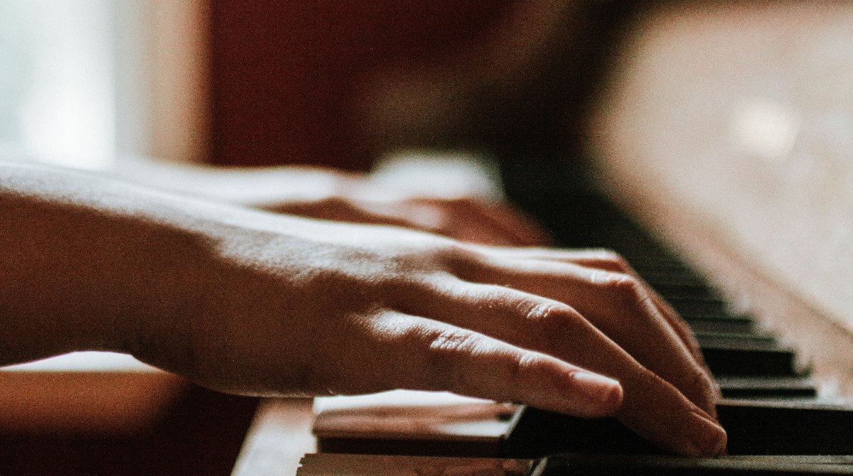 Feel like you're ready to move beyond beginners' piano pieces? 🚀 We've got everything you need to know about playing piano at an intermediate level in one handy blog. 

Follow the link to our blog. 
go.flowkey.com/intermediate

#flowkey #learnpiano #blog #intermediatepiano